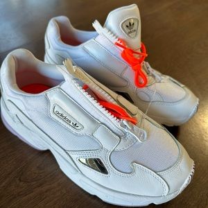 Adidas Falcons Women’s Brand new!